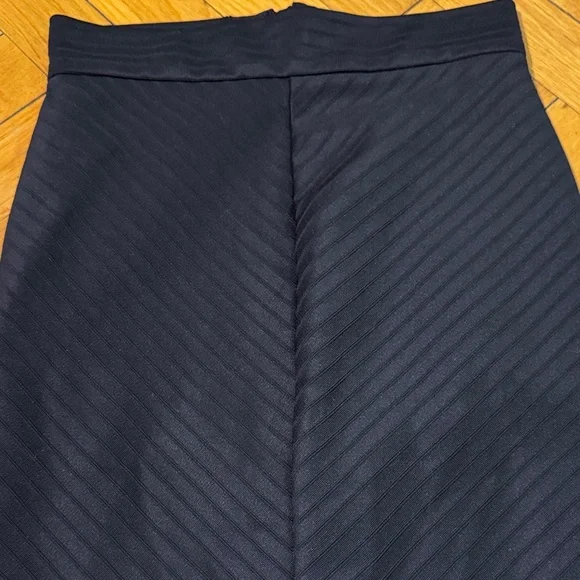 H&M Classic Black Pencil Skirt - Picture 3 of 8